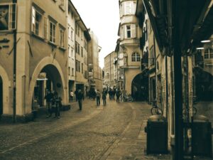 [:it]Guardare la città con occhi nuovi. 1° incontro: “Città medievale” di Bolzano[:]