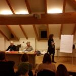 26 November 2015 - Vortrag unserer migliederin Barbara "Grammatik der Psychologie: fünf goldene Regeln“, um unsere Art zu sprechen zu ändern und so unsere Art zu denken, zu fühlen und zu sein zu beeinflussen." 829125212